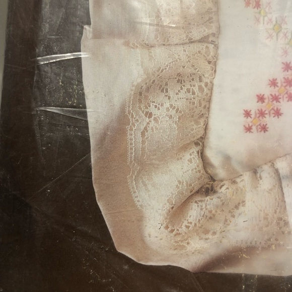Vintage 1983 Paragon Needlecraft 14” Pillow Embroidery Kit with Lace Ruffle NOS - Picture 2 of 15